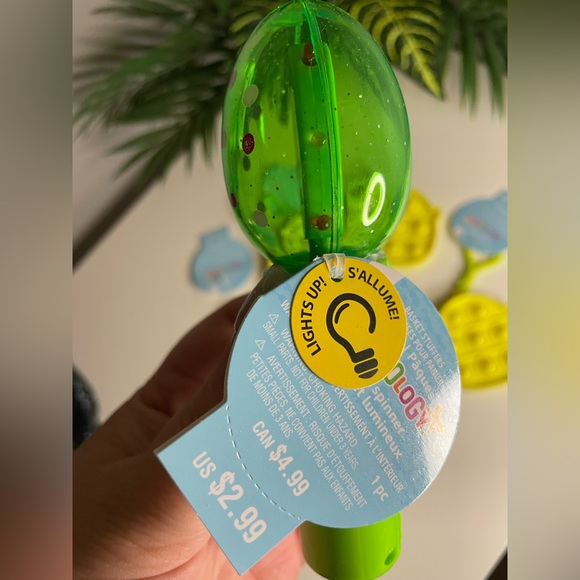 Fidget Toys -Light up wand and 4 pop it keychains - Picture 4 of 4